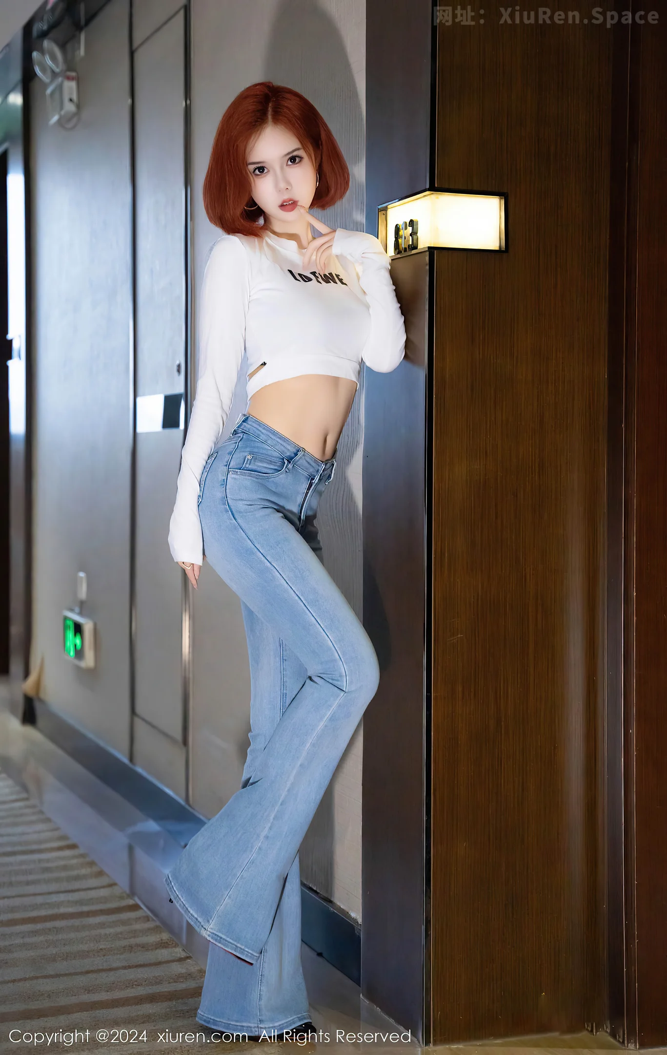 图片[2]-[XiuRen秀人网] VOL.9050 模特白芷yy短款白色上衣配牛仔裤露超薄黑丝秀曼妙身姿诱惑写真78P-秀人网官方网站